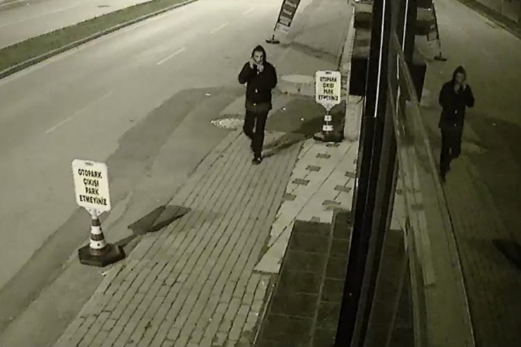Bursa'da maskesini taktı, inceledi ve çaldı