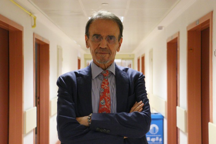 Profesör Ceyhan: Nüfusun yüzde 60'ı aşılanmadan maske çıkmayacak