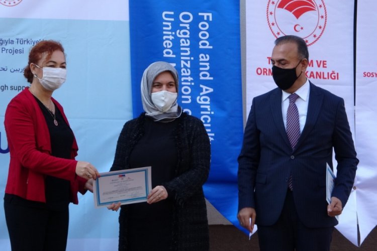 Bursa'nın Uygulamalı Çiftçi Okulu ilk sertifikalarını verdi