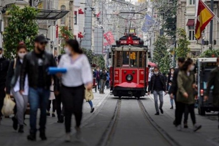 Her 10 kişiden 4'ü gün boyu aynı maskeyi kullanıyor