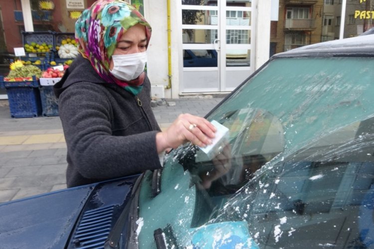 Sivas adeta dondu, arabaların camları buz tuttu