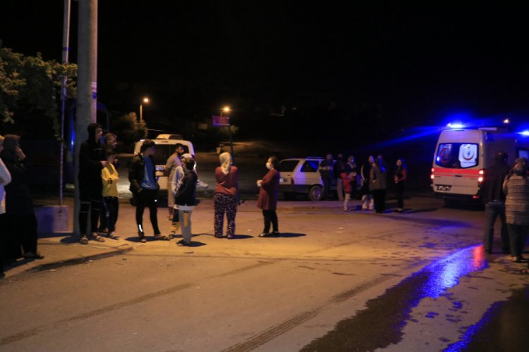 Koronavirüs tedbirlerini hiçe sayıp yangını izlediler