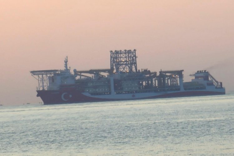 Kanuni, Kadıköy açıklarında demirledi