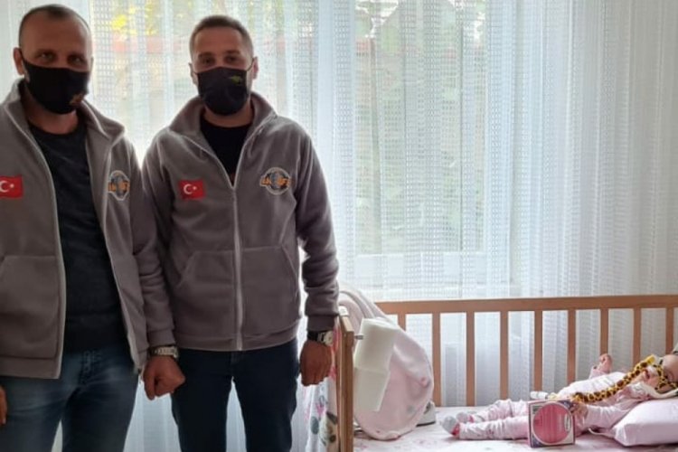 Bursa'da uffroadçular, 131 bin liralık geliri SMA hastası Eda bebeğe bağışladı