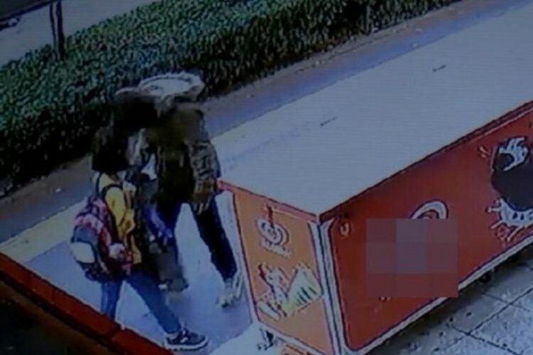 Yüzüne tükürülen çocuğun babası: Kurşun sıkmaktan farksız
