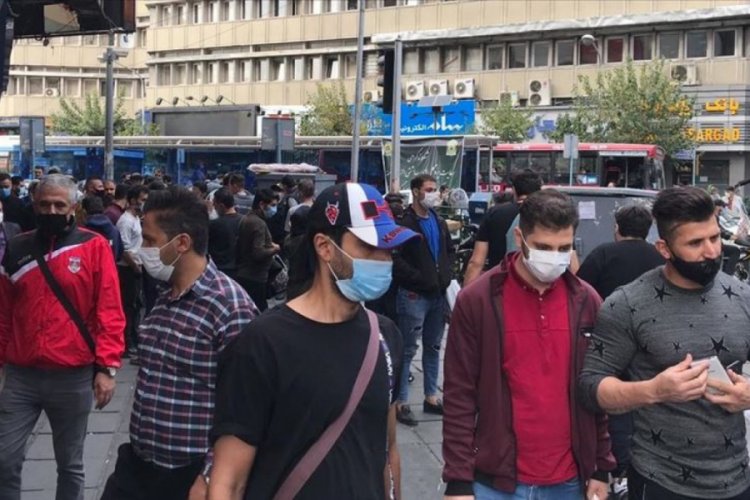 İran'da son 24 saatte 461 kişi Kovid-19'dan hayatını kaybetti