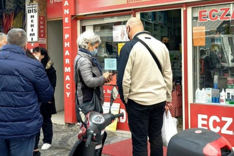 Akın akın gelip, kutu kutu aspirin alıyorlar