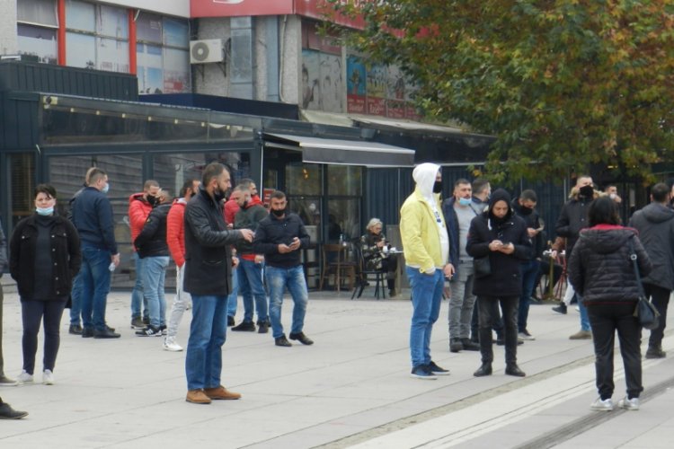 Kosova'da yeni Covid-19 tedbirleri protesto edildi