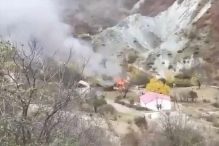 Kelbecer'i terk eden Ermeniler evleri ve ormanları yakıyor
