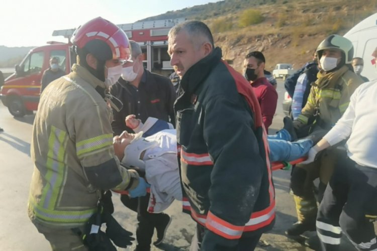 Bursa'da minibüs ile otomobil çarpıştı! 7 yaralı var...