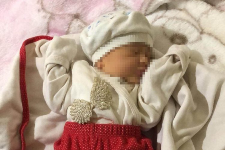 3 günlük bebeğini tuvalete bıraktı!