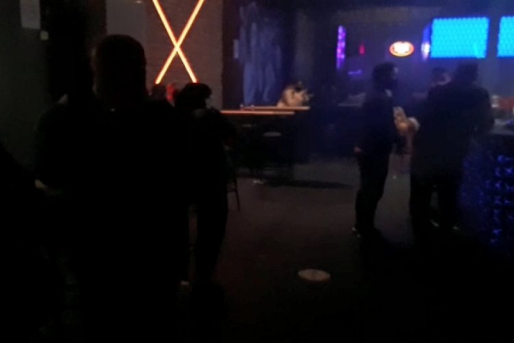 Bursa'da eğlenceye polis baskını: 35 kişiye 119 bin 700 TL ceza kesildi
