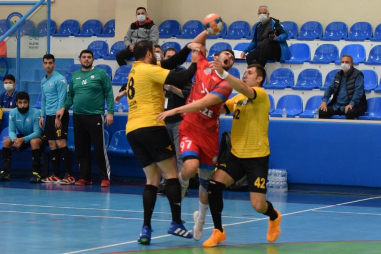 Nilüfer Belediyespor liderliği sürdürdü