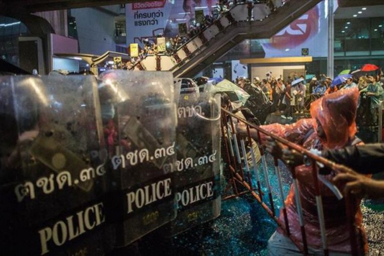 Tayland'da hükümet karşıtı protestolar sürüyor