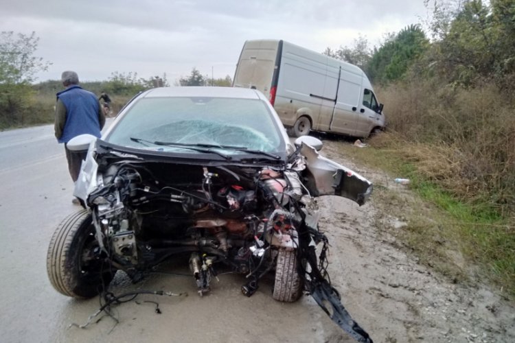 Kazanın şiddetiyle otomobilin motoru fırladı