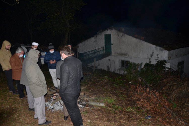 Yaşlı kadını domuz bağı ile bağlayıp çuvala koydular, çuvalı da dikip ölüme terk ettiler