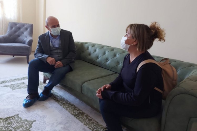Başkan Soyer, Uzundere'deki konutlara yerleşen depremzedeleri ziyaret etti
