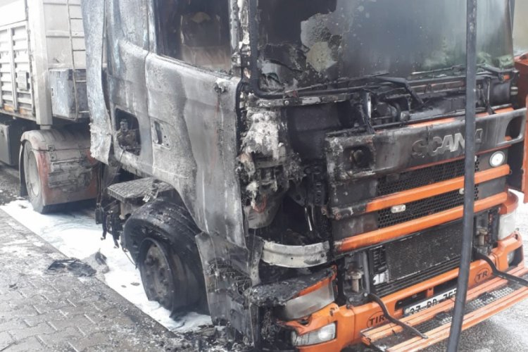 Bartın'da seyir halindeki tır alev aldı