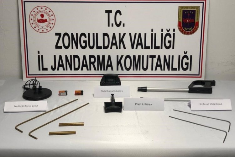 Define arayan 3 kişi kıskıvrak yakalandı