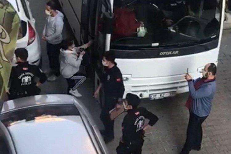 Masaj salonlarına polis baskını: 22 kadın gözaltında
