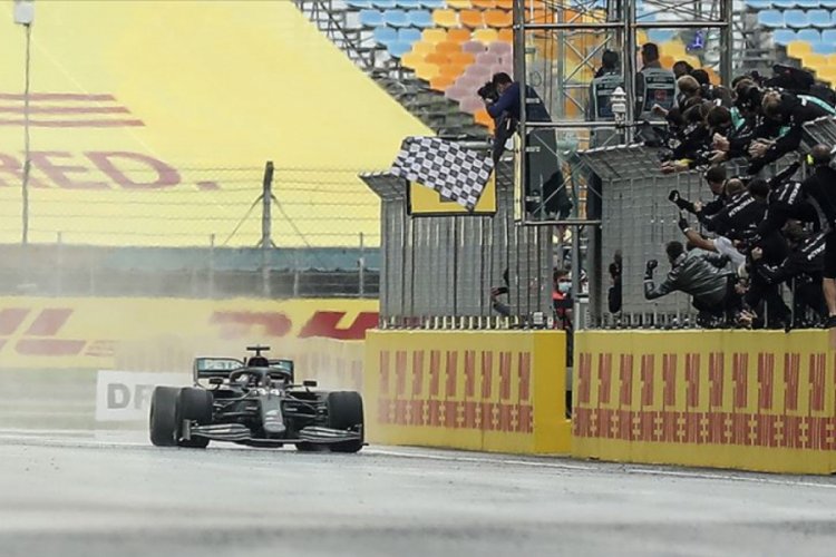 Hamilton, Schumacher'i İstanbul'da yakaladı