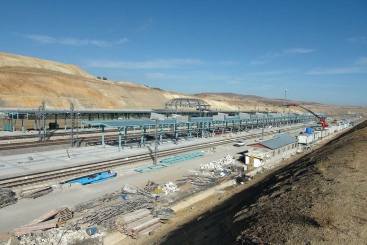 Ankara-Sivas Yüksek Hızlı Tren hattında istasyon yapım çalışmaları sürüyor