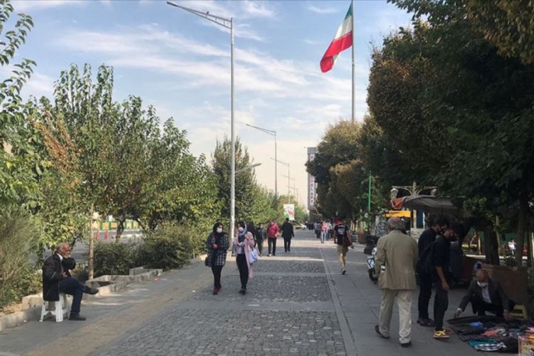 İran'da yeni Kovid-19 kısıtlamaları: İş yerleri kapatılıyor, şehirler arası seyahat yasaklanıyor