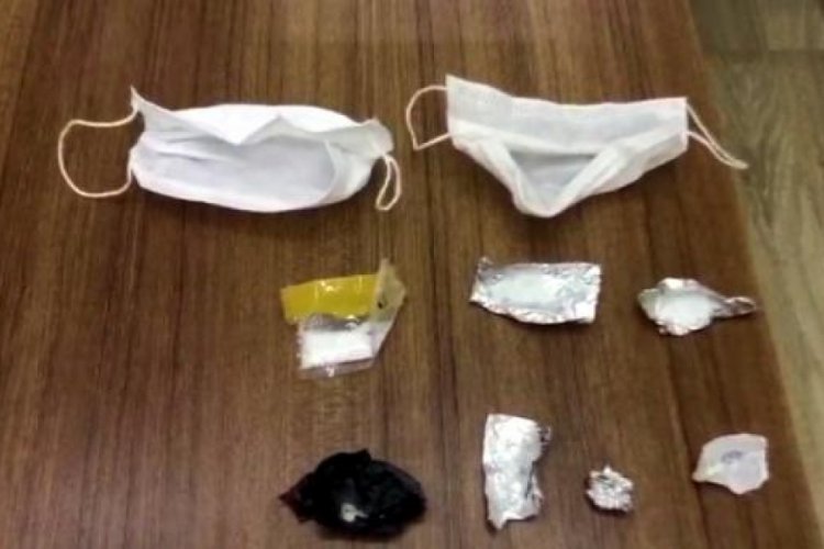 Kollarındaki maskeden uyuşturucu çıktı