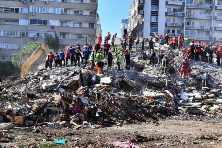 İzmir'deki deprem nedeniyle hastanede tedavisi süren yaralı sayısı azalıyor