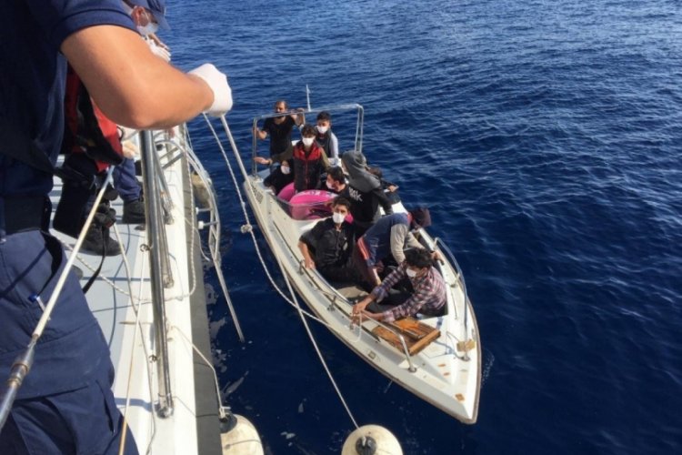 Mersin'de teknede 13 kaçak göçmen yakalandı
