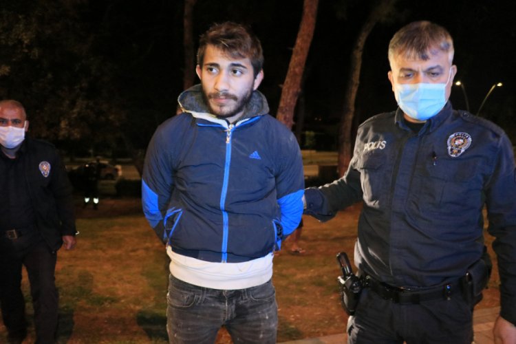 'Maske takın' uyarısı yapan polise taşla saldırdılar