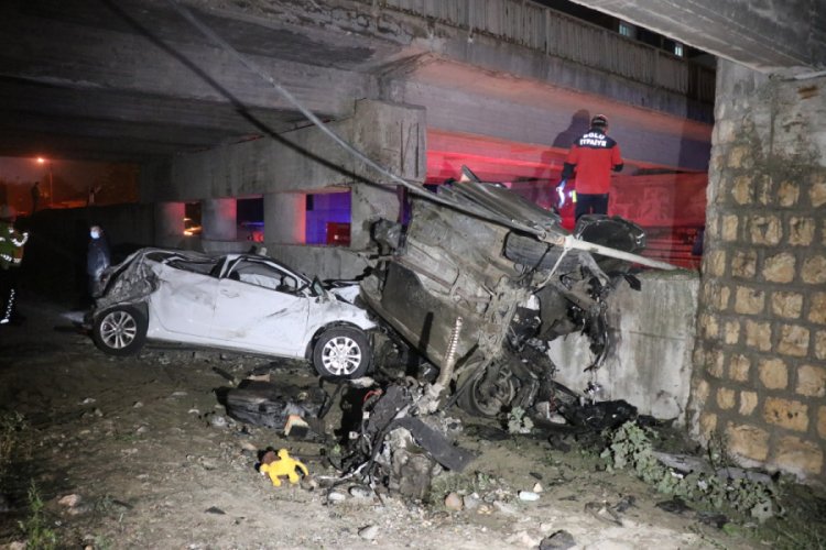 4 metrelik köprüden uçan otomobil sürücüsü hayata tutunamadı