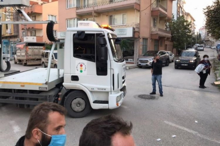 Bursa'da çekicinin motosikletliye çarpma anı kamerada