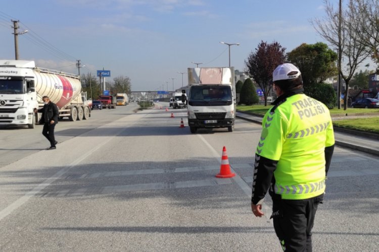 Kamyonet sürücüsüne solmuş Türk bayrağı cezası