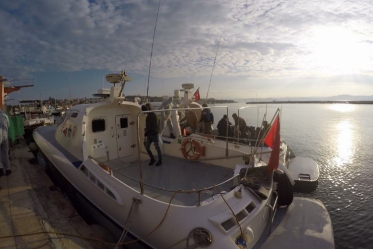 Yunanistan'ın ölüme terk ettiği 27 kaçak göçmen kurtarıldı