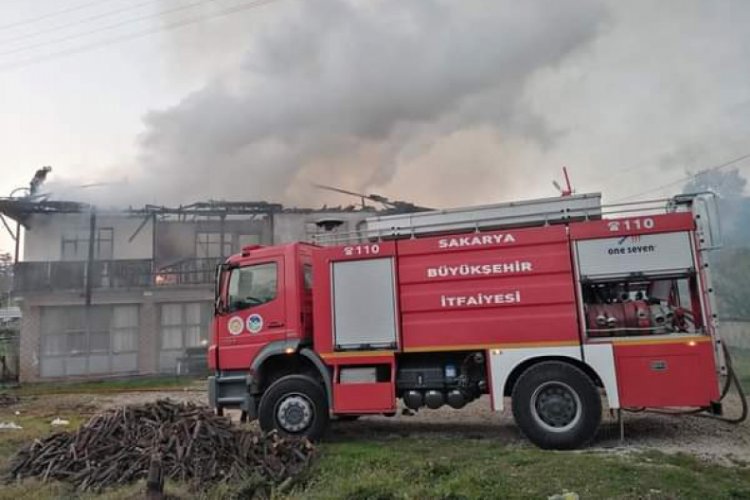 Sakarya'da 2 ev yandı
