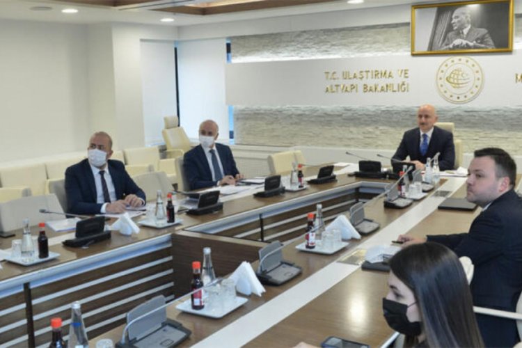 Bakan Karaismailoğlu ihracatçılarla bir araya geldi