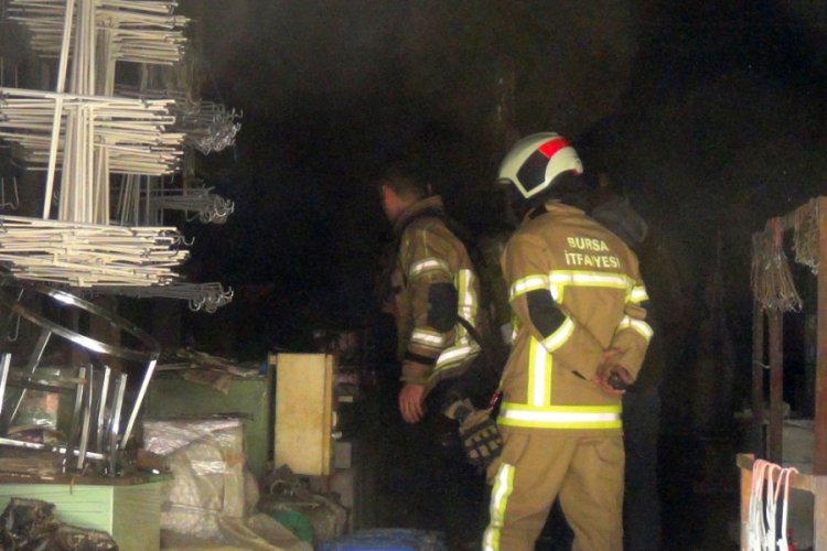 Bursa'da elektrik panosu az daha iş yerini yakacaktı