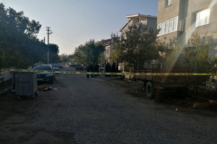Genç kadın bıçaklanarak öldürüldü