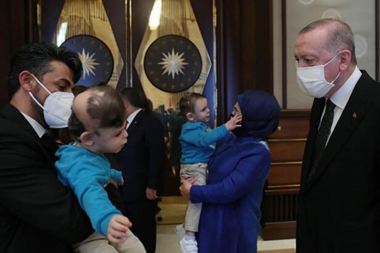 Cumhurbaşkanı Erdoğan, siyam ikizlerini kabul etti