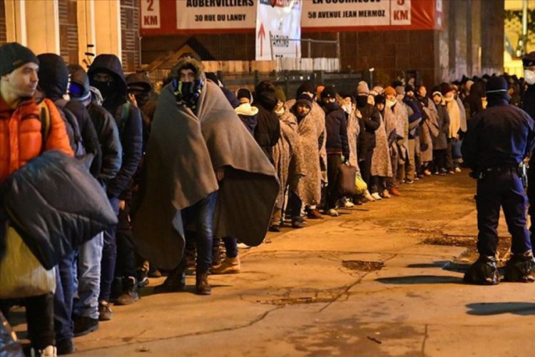Paris'te yaklaşık 2 bin düzensiz göçmenin kaldığı kamp tahliye edildi