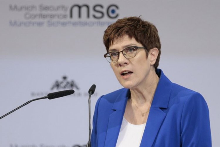 Almanya Savunma Bakanı: ABD'nin nükleer silahları olmadan Avrupa kendisini koruyamaz