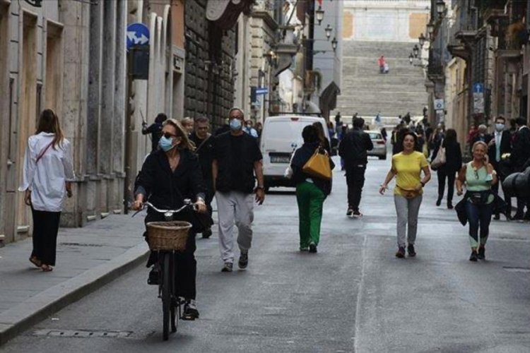 İtalya'da son 24 saatte 731 kişi Kovid-19'dan hayatını kaybetti