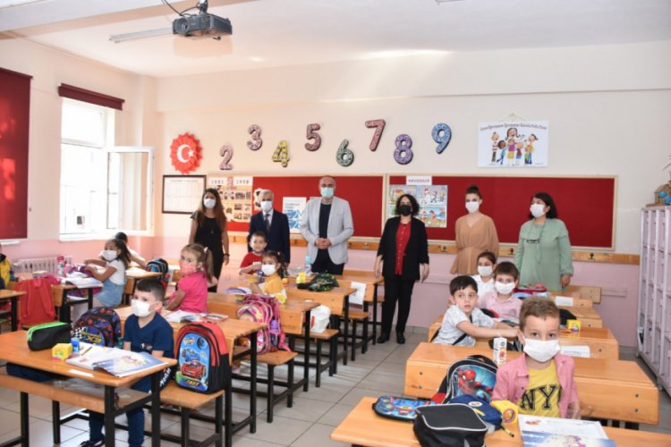 Gemlik Belediyesi'nden okula yeni başlayan miniklere destek (ÖZEL HABER)