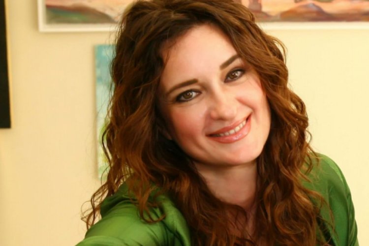 Anjelika Akbar'dan ruhumuzu isıtan melodiler