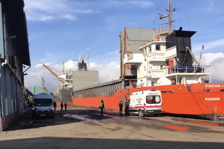 Gemi personeli kamarada ölü bulundu