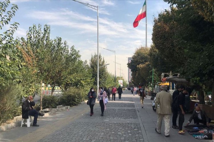 İran'da son 24 saatte 480 kişi Kovid-19'dan hayatını kaybetti
