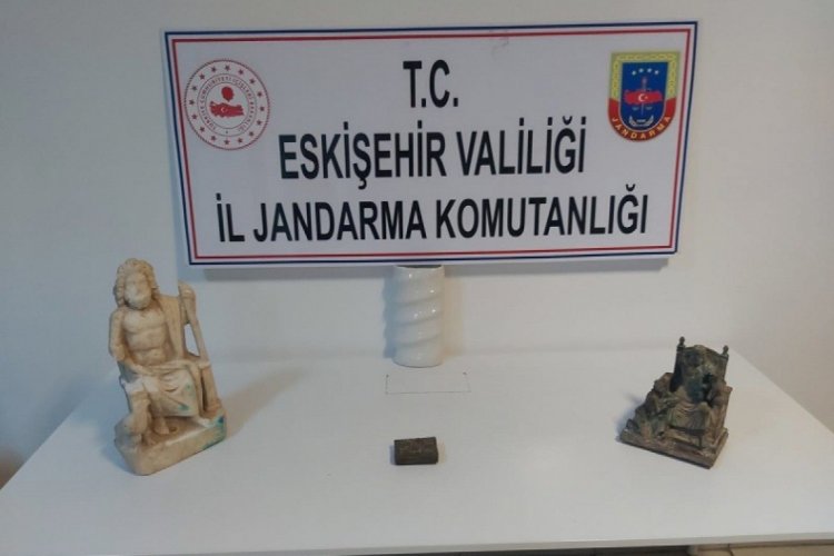 Jandarmaya tarihi eserleri satmaya çalıştılar