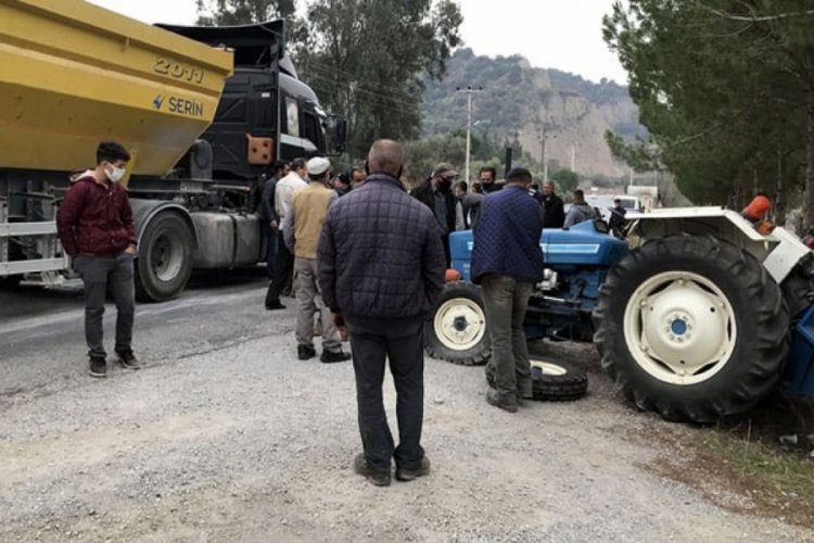 Hafriyat kamyonu traktörü metrelerce sürükledi