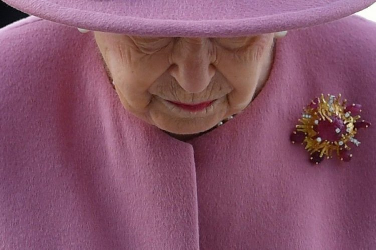 ''Kraliçe Elizabeth ölünceye kadar tahtta kalacak''